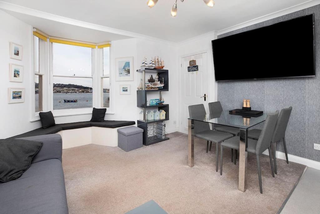 Beach Front Flat Shaldon With Parking Екстериор снимка